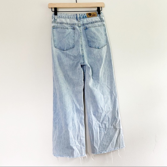 High Rise Light Wash Wide Leg Jeans Size Small / 23 - Picture 4 of 5